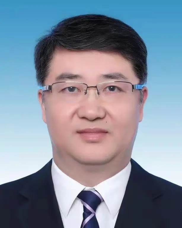 东风商用车召开干部任职宣布会1.webp.jpg 东风商用车召开干部任职宣布会1.webp.jpg