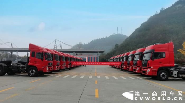 快递牵引车2.webp.jpg 快递牵引车2.webp.jpg