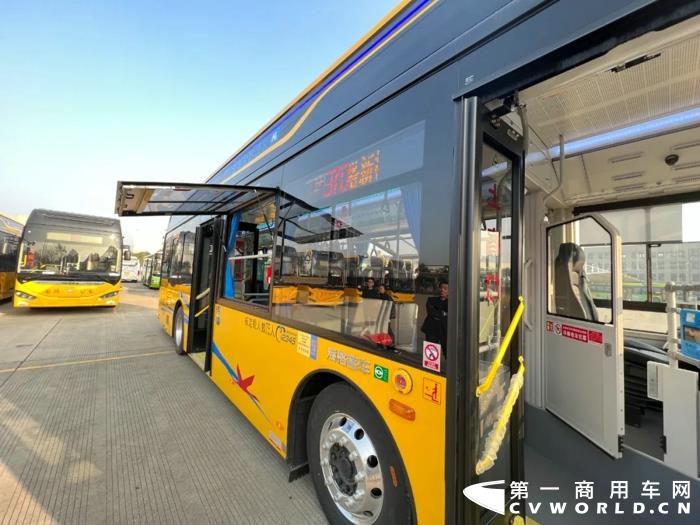 重塑科技、苏州金龙与嘉兴国鸿公交合作燃料电池客车正式交付3.webp.jpg 重塑科技、苏州金龙与嘉兴国鸿公交合作燃料电池客车正式交付3.webp.jpg