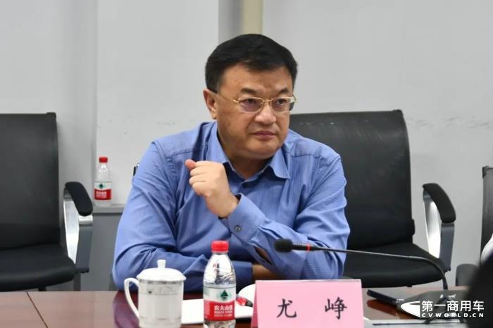 尤峥调研东风商用车技术中心2.jpg 尤峥调研东风商用车技术中心2.jpg