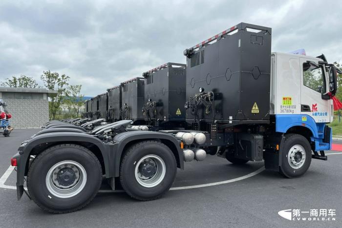 纯电牵引车.jpg 纯电牵引车.jpg
