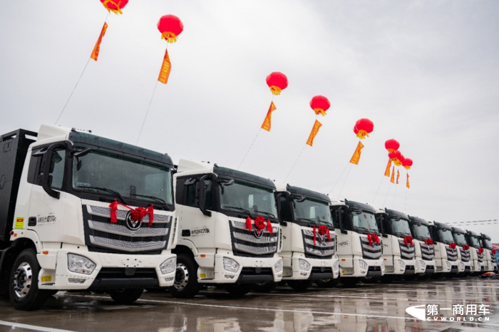 欧曼智蓝牵引车.png 欧曼智蓝牵引车.png