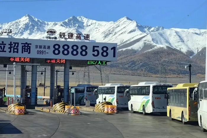 4100公里 自驾交付——创维汽车跨越千里 奔赴昌吉公交4.jpg 4100公里 自驾交付——创维汽车跨越千里 奔赴昌吉公交4.jpg