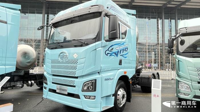 解放JH6双气瓶LNG牵引车560马力.jpg 解放JH6双气瓶LNG牵引车560马力.jpg