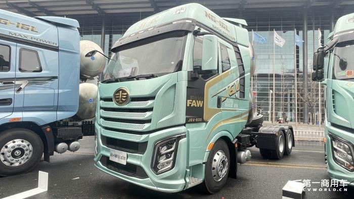 解放J6V 领航版6SX1 LNG牵引车(600马力).jpg 解放J6V 领航版6SX1 LNG牵引车(600马力).jpg