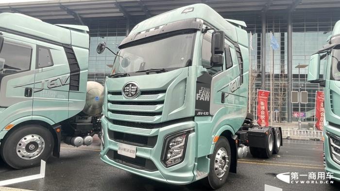 解放J6V 经典版6SM4 LNG牵引车530马力.jpg 解放J6V 经典版6SM4 LNG牵引车530马力.jpg