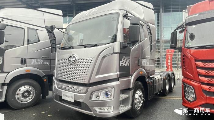 解放J6E 6DM3牵引车.jpg
