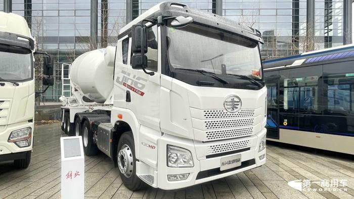 解放JH6混凝土搅拌牵引运输车.jpg