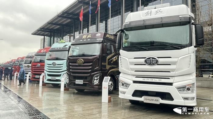 现场展车2.jpg 现场展车2.jpg