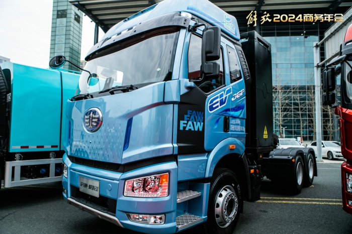 解放J6P充换电一体牵引车2.0-2.jpg 解放J6P充换电一体牵引车2.0-2.jpg