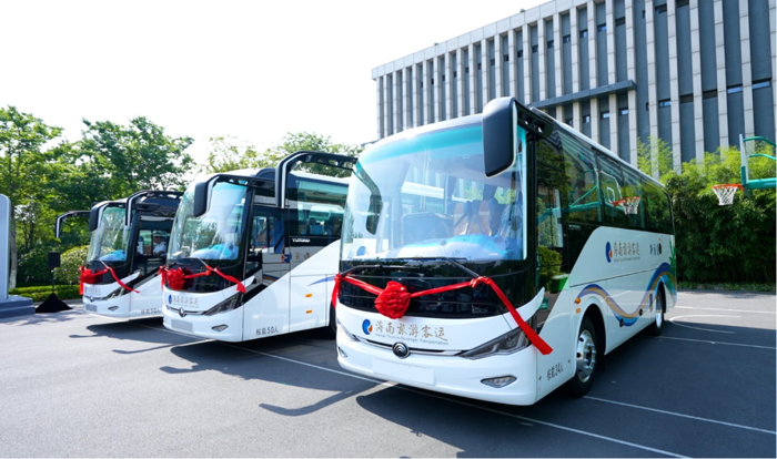 宇通高端新能源旅游客车交付海南3.png 宇通高端新能源旅游客车交付海南3.png