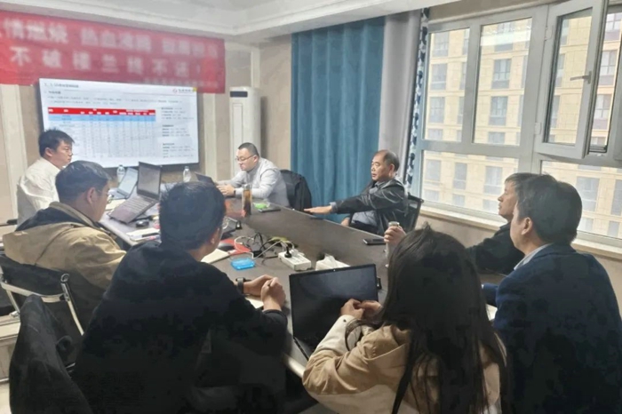 郑华调研指导东风商用车新疆区域市场.jpg 郑华调研指导东风商用车新疆区域市场.jpg