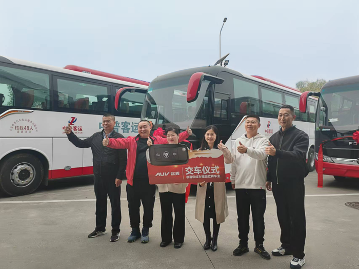 批量欧辉BJ6116客车交付大连中普客运2.png 批量欧辉BJ6116客车交付大连中普客运2.png