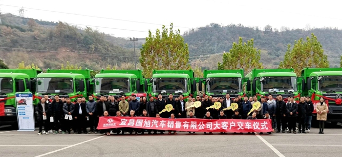 开启合作新篇章 30辆天锦新款工程车交付宜昌大客户.jpg 开启合作新篇章 30辆天锦新款工程车交付宜昌大客户.jpg