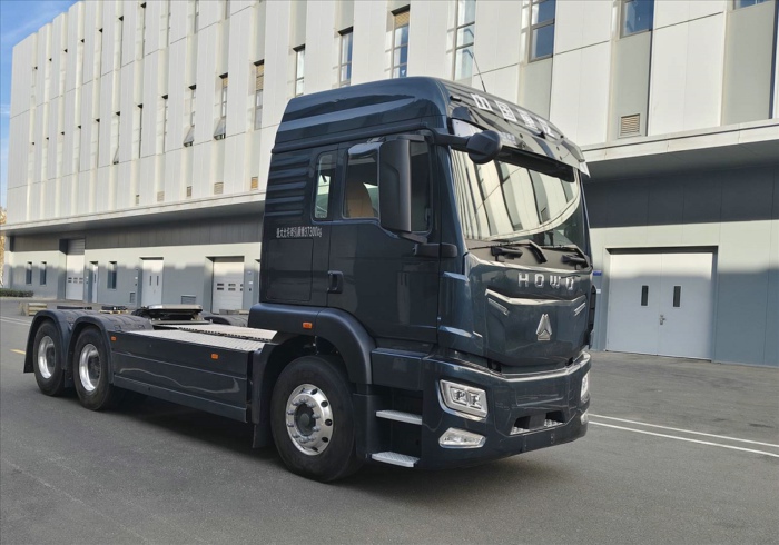 重汽豪沃纯电动牵引汽车.jpg 重汽豪沃纯电动牵引汽车.jpg