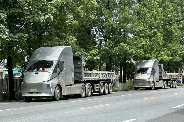 deepway纯电动牵引车成都2.jpg deepway纯电动牵引车成都2.jpg