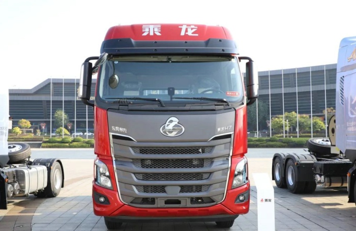 乘龙H7 4×2港口牵引车.jpg 乘龙H7 4×2港口牵引车.jpg