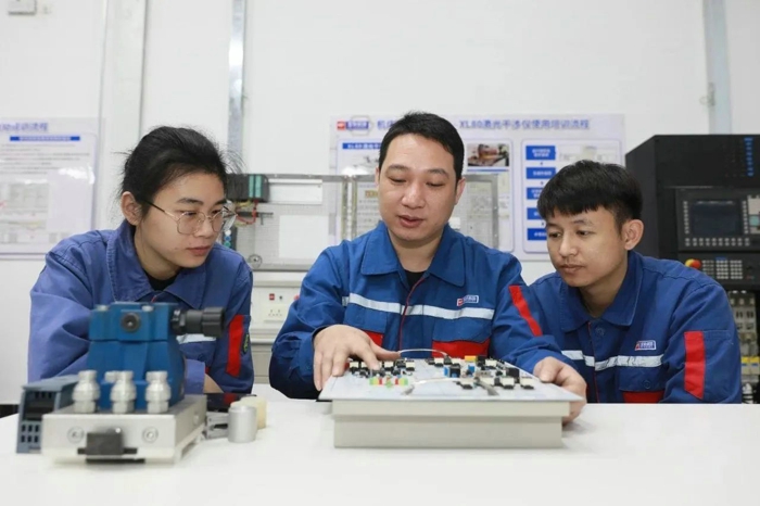 全国人大代表李海桦携三项建议参加全国两会2.jpg 全国人大代表李海桦携三项建议参加全国两会2.jpg