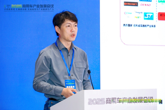 广东鸿翼芯汽车电子科技有限公司联合创始人、副总经理王敏发表精彩演讲。.png 广东鸿翼芯汽车电子科技有限公司联合创始人、副总经理王敏发表精彩演讲。.png