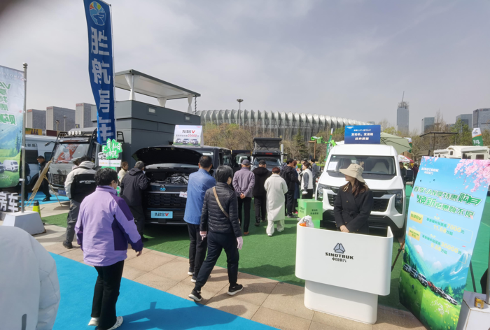 中国重汽轻型汽车强势登陆三大房车展,演绎移动生活新风尚3.png 中国重汽轻型汽车强势登陆三大房车展,演绎移动生活新风尚3.png