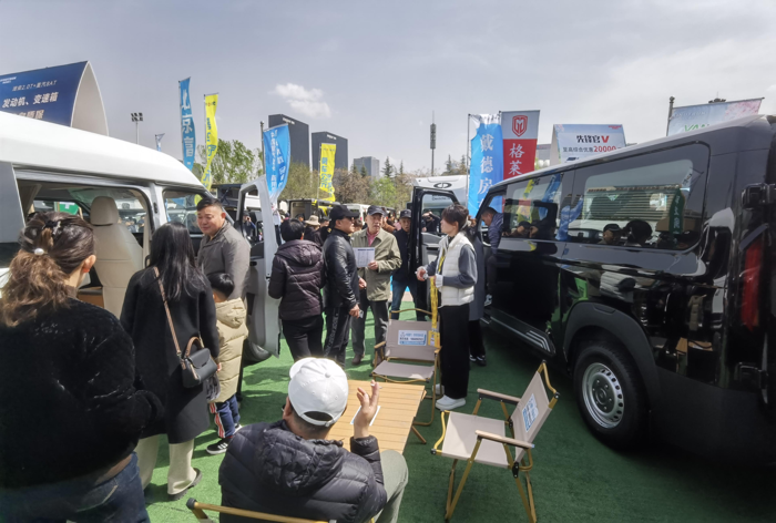 中国重汽轻型汽车强势登陆三大房车展,演绎移动生活新风尚8.png 中国重汽轻型汽车强势登陆三大房车展,演绎移动生活新风尚8.png