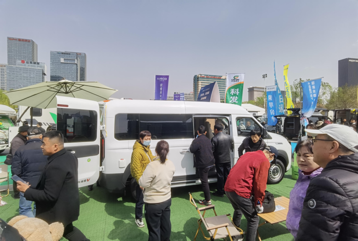 中国重汽轻型汽车强势登陆三大房车展,演绎移动生活新风尚9.png 中国重汽轻型汽车强势登陆三大房车展,演绎移动生活新风尚9.png