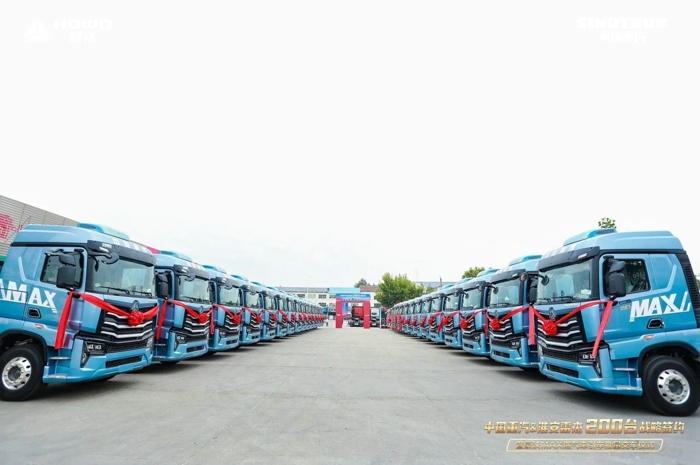 中国重汽 & 淮安雷杰 200 台战略签约暨豪沃 MAX 燃气牵引车批量交车仪式圆满收官.jpg 中国重汽 & 淮安雷杰 200 台战略签约暨豪沃 MAX 燃气牵引车批量交车仪式圆满收官.jpg