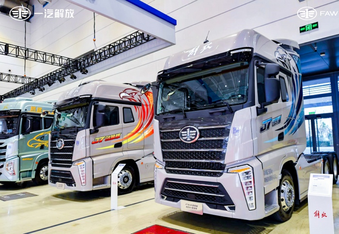 解放J7牵引车.JPG 解放J7牵引车.JPG