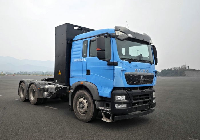 重汽豪沃换电式纯电动半挂牵引车.jpg 重汽豪沃换电式纯电动半挂牵引车.jpg