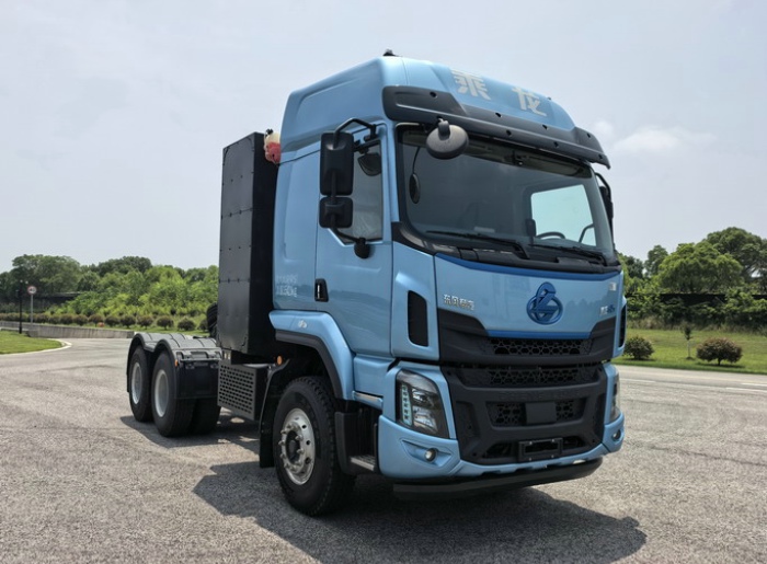 乘龙换电式纯电动半挂牵引车2.jpg 乘龙换电式纯电动半挂牵引车2.jpg