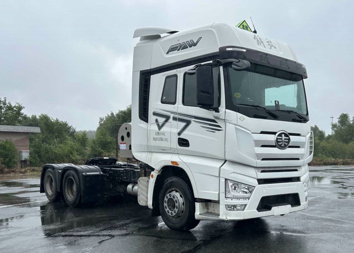 解放危险品运输牵引车,搭载解放动力CA6SX1系列发动机,最大640马力.jpg 解放危险品运输牵引车,搭载解放动力CA6SX1系列发动机,最大640马力.jpg