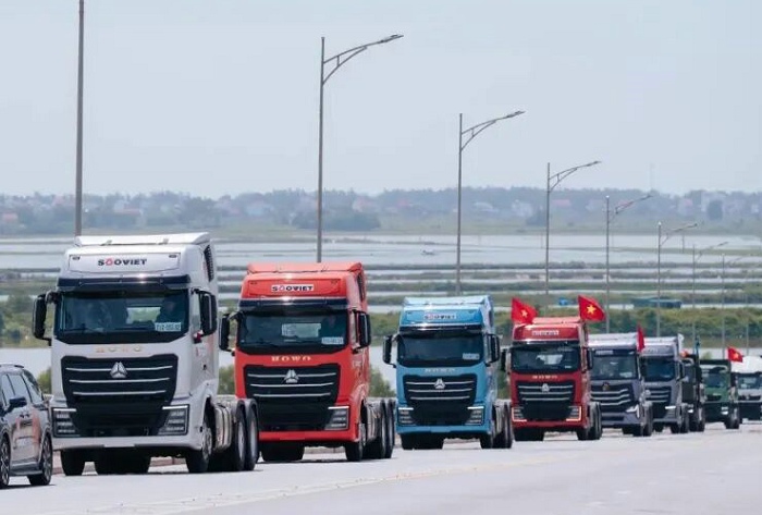 重汽出口越南.jpg 重汽出口越南.jpg