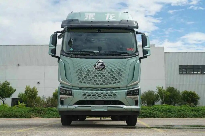 乘龙H5V创富版LNG牵引车2.jpg 乘龙H5V创富版LNG牵引车2.jpg