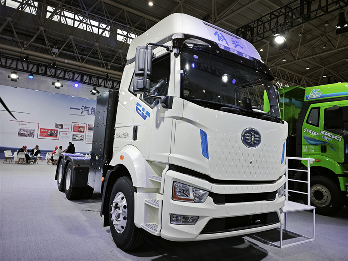 解放J6L 电驱桥纯电牵引车.jpg 解放J6L 电驱桥纯电牵引车.jpg