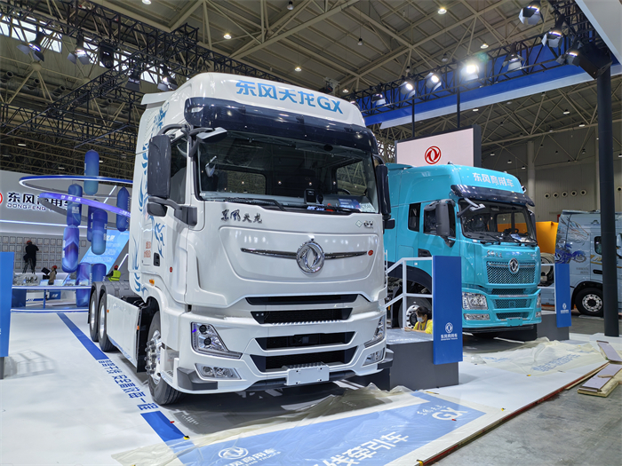 东风天龙GX氢燃料电池牵引车.jpg 东风天龙GX氢燃料电池牵引车.jpg