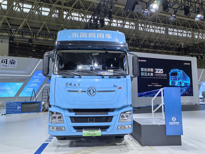 东风天龙KL纯电牵引车.jpg 东风天龙KL纯电牵引车.jpg