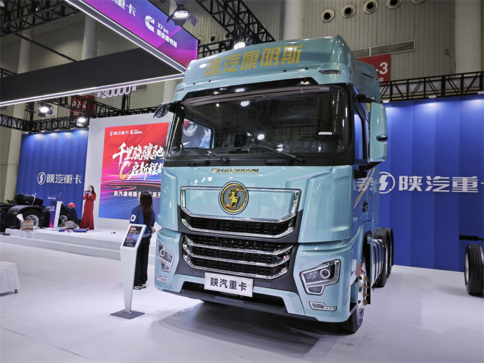 陕汽重卡G6000C日用工业品运输轻量化版牵引车.jpg 陕汽重卡G6000C日用工业品运输轻量化版牵引车.jpg