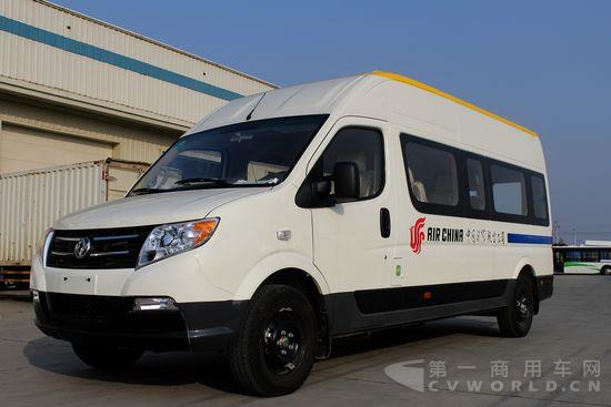 东风御风纯电动汽车服务于中国国际航空公司.JPG 东风御风纯电动汽车服务于中国国际航空公司.JPG