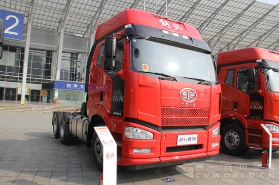 解放J6P 6×4牵引车,搭载锡柴13L 500马力发动机 (7).jpg