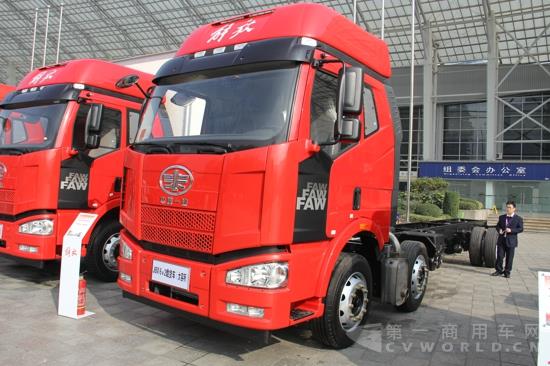 解放J6M 6×2载货车(少片簧大容积) (2).jpg