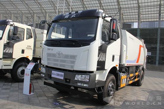 解放J6L 4×2压缩式垃圾车 (2).jpg