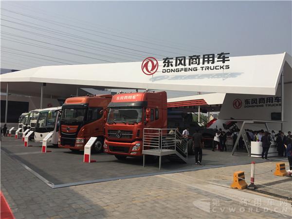 东风商用车展区.jpg 东风商用车展区.jpg