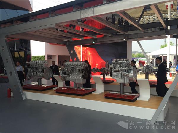 发动机及车桥展示.jpg 发动机及车桥展示.jpg