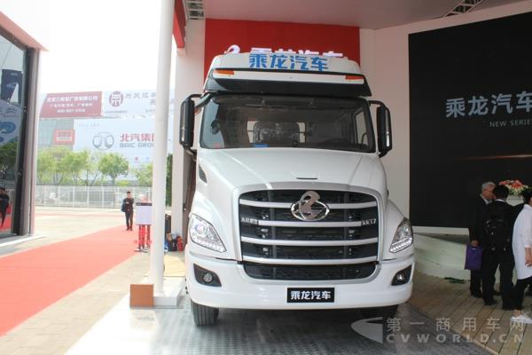 东风柳汽6×4长头牵引车(T7-康明斯520) (2)_1.jpg 东风柳汽6×4长头牵引车(T7-康明斯520) (2)_1.jpg