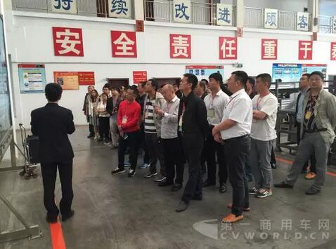 大运重卡迎来全国工程车客户团体参观工厂3.jpg 大运重卡迎来全国工程车客户团体参观工厂3.jpg