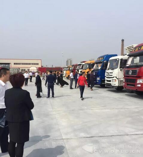 大运重卡迎来全国工程车客户团体参观工厂4.jpg 大运重卡迎来全国工程车客户团体参观工厂4.jpg