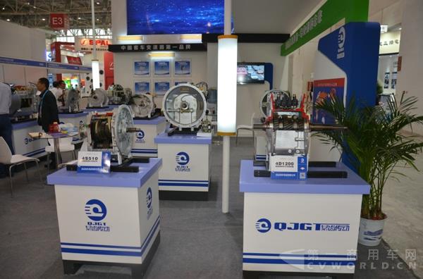 綦齿展出的 4S510、4D1200变速器 .jpg 綦齿展出的 4S510、4D1200变速器 .jpg