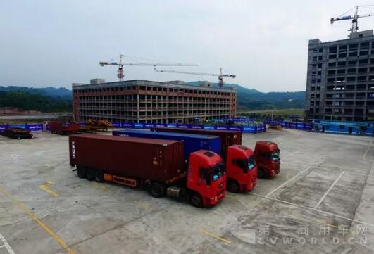 重庆东盟公路班车东线复线首趟班车正式发车.jpg 重庆东盟公路班车东线复线首趟班车正式发车.jpg