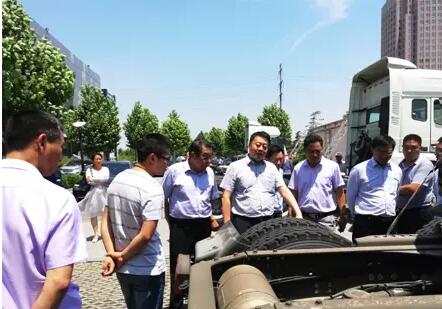 中国重汽联合山东省交通与物流协会举办危化品物流行业创新发展论坛.jpg 中国重汽联合山东省交通与物流协会举办危化品物流行业创新发展论坛.jpg