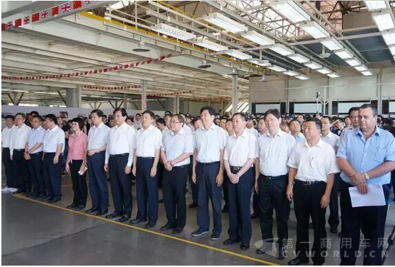 上汽大通第10万辆车下线暨出口英国3000辆车发运仪式在无锡基地隆重举行2.jpg 上汽大通第10万辆车下线暨出口英国3000辆车发运仪式在无锡基地隆重举行2.jpg
